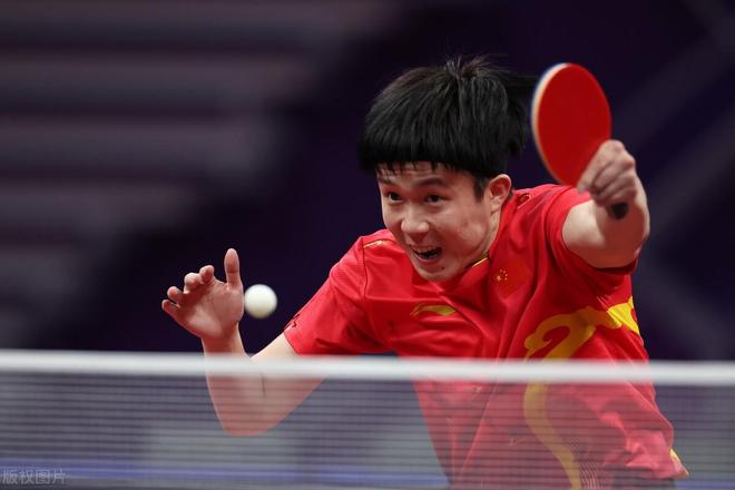 观众屏息凝 观众屏息凝